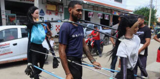 Yesica y Catalina, las muñecas danzantes que acompañan a migrantes en el sur de México