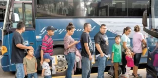 Críticas a Texas por la muerte de un niño en un viaje de reubicación de inmigrantes