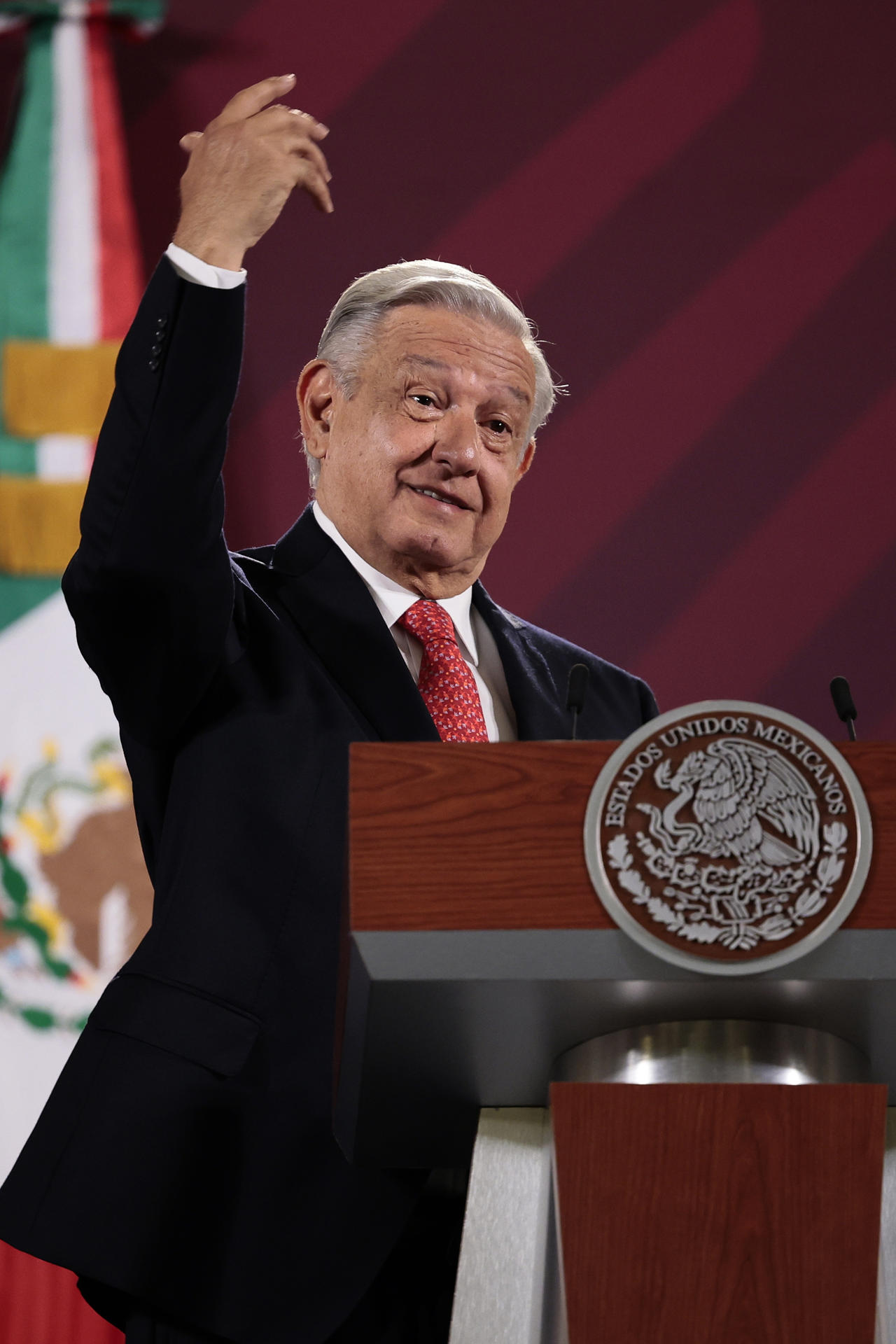 El presidente de México, Andrés Manuel López Obrador, habla durante una rueda de prensa hoy, en el Palacio Nacional de la Ciudad de México (México). EFE/ José Méndez
