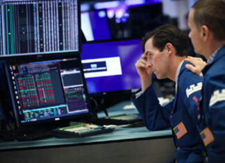 Wall Street anota pérdida semanal tras la rebaja de nota de la deuda EEUU