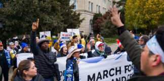 Un juez rechaza el recurso del Gobierno de EEUU y declara ilegal el plan migratorio DACA