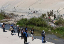 Autoridades disuelven campamento de migrantes en la frontera de México con EEUU