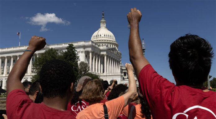 Más de 100 mil «soñadores» podrán acceder a planes médicos tras nueva norma de Biden