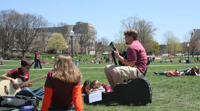 EE.UU. demanda a Texas por un programa educativo para estudiantes sin estatus migratorio