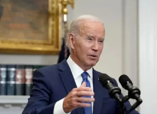 Biden dice que la economía va bien pero los votantes no lo ven en su ticket de la compra