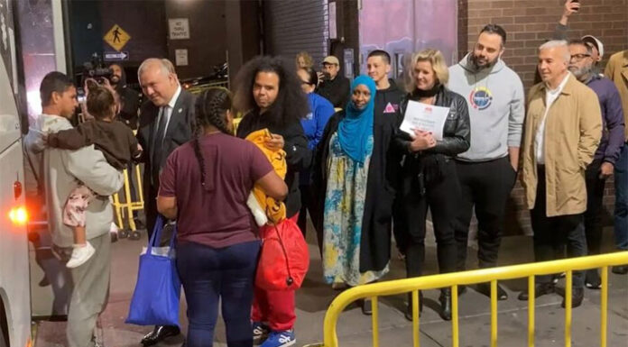 Nueva York identifica más de 18,000 empleos disponibles para inmigrantes