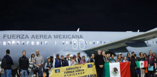Vuelven 275 mexicanos repatriados en aviones militares desde Israel y suman 721 rescatados