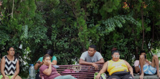 Migrantes y ONG impulsan censo para pedir papeles que les permitan transitar por México