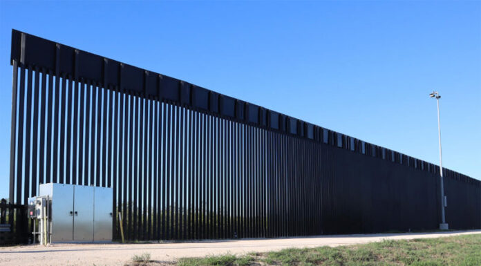 ACLU condena el avance de leyes en Texas que criminalizan a migrantes y financian el muro