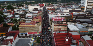 Candidatos de la frontera de México firman acuerdo con la Iglesia ante migración y crimen