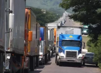 Bloqueo en Guatemala tiene atrapados a 300 camiones hondureños