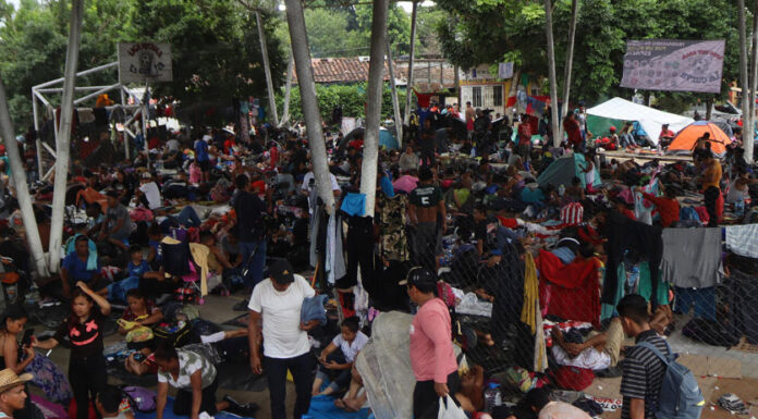 La caravana migrante protesta este Día de Muertos en el sur de México por los fallecidos