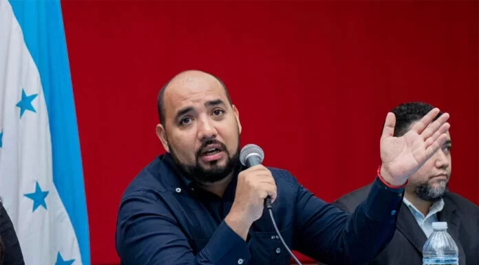 Ministro Sponda confiesa que ha tenido la intención de migrar por la desesperanza que se vive en el país