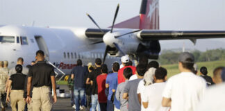 Panamá deporta y expulsa a un grupo de 30 ciudadanos colombianos, la mayoría migrantes