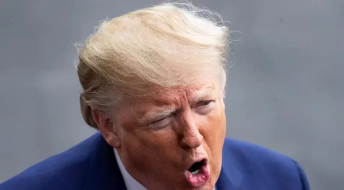 Un juez federal bloquea la orden de Trump de eliminar la nacionalidad por nacimiento