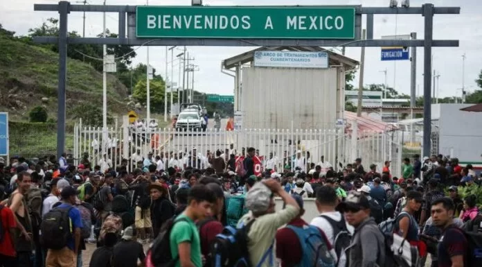 López Obrador critica en la frontera las políticas antiinmigrantes de Florida y Texas