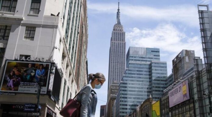Alcaldes de Nueva York y Chicago piden 2 millones de permisos de trabajo para migrantes