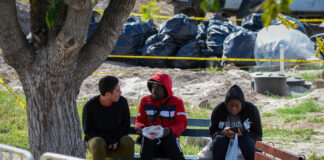 Migrantes varados en Juárez viven Navidad lejos de familias pero apoyados por albergues