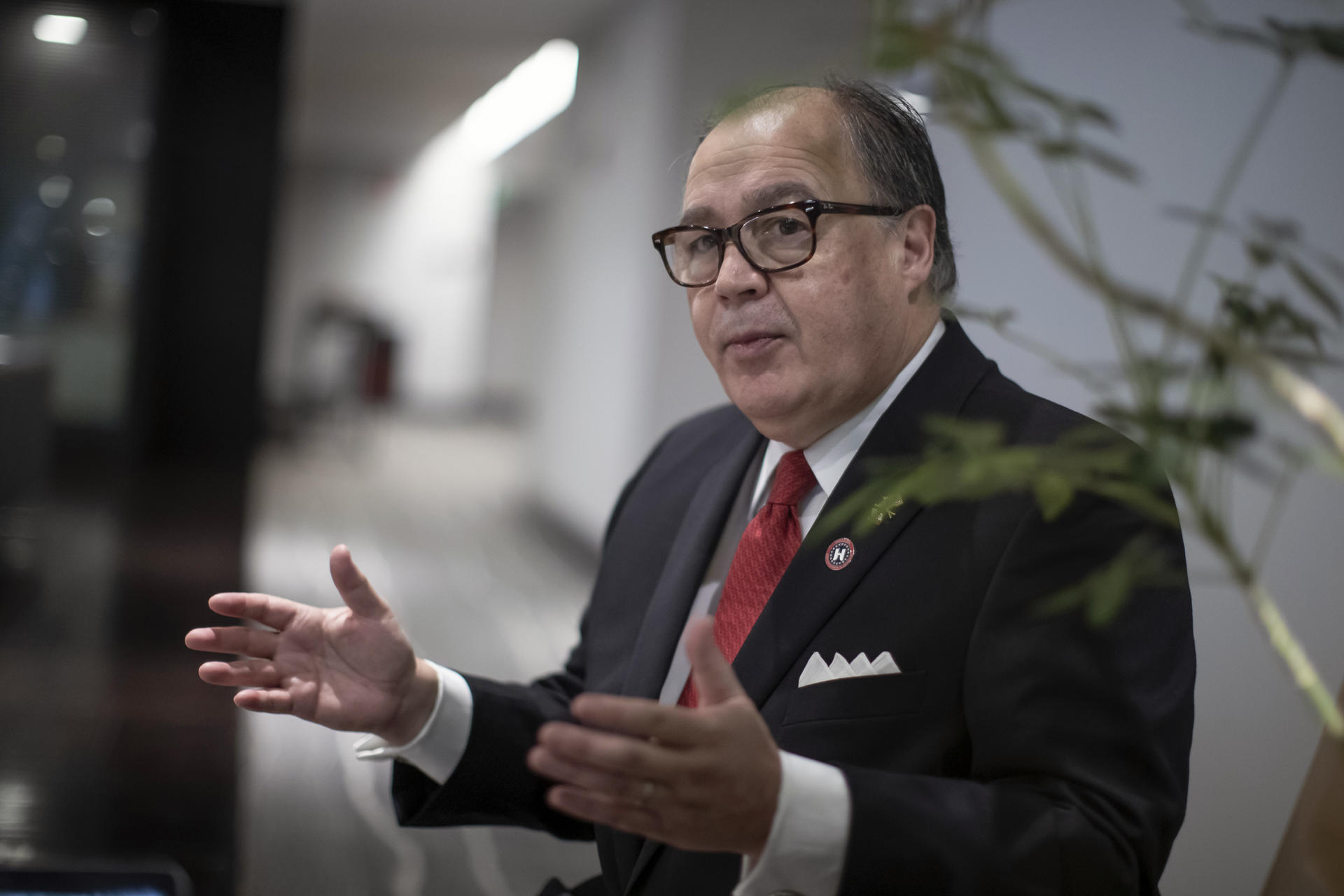 El presidente de la Cámara de Comercio Hispana de los Estados Unidos, Ramiro Cavazos, posa durante entrevista con EFE, el 8 de noviembre de 2023, en la Ciudad de México (México). EFE/Isaac Esquivel
