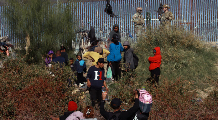 Biden envía una comitiva para negociar nuevas medidas migratorias con López Obrador