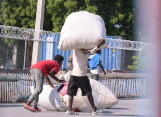 Dominicanos y haitianos retoman el mercado binancial tres meses después de su suspensión
