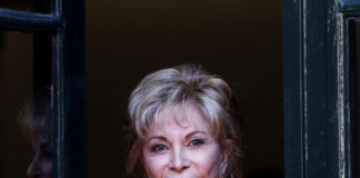 Isabel Allende califica de “vergonzosa” la censura de libros en escuelas de Florida