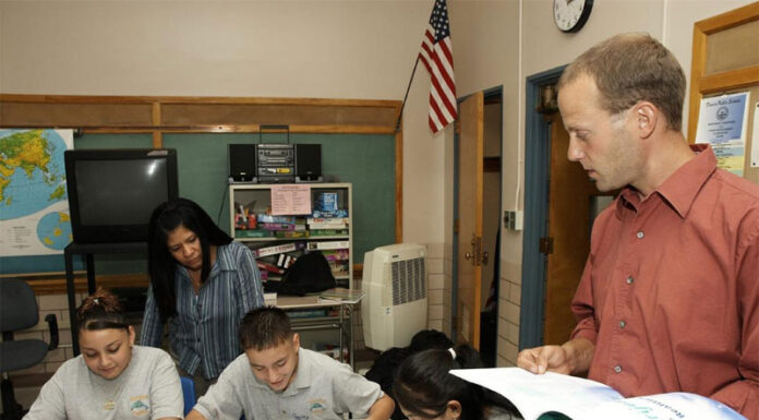 Trump amenaza con recortar fondos a escuelas de EE.UU. que permitan protestas “ilegales”