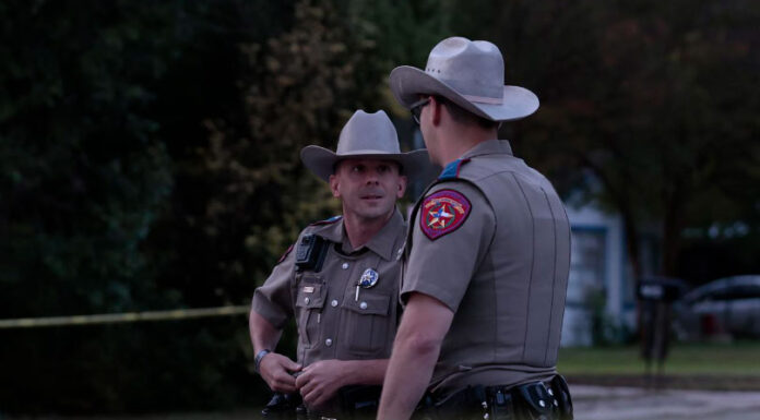 Supremo de EEUU frena polémica ley de Texas que autoriza a policías a expulsar migrantes