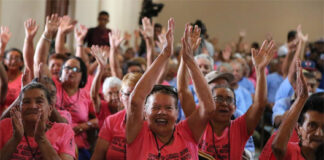 El trabajo de cuidar a otros, “una explotación que empobrece a las mujeres”, según experta