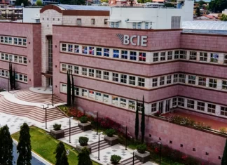 BCIE aprueba 606 millones de dólares para construcción de carreteras en Honduras