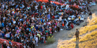 «Es un río constante de gente»: El flujo migratorio desborda la frontera México-EEUU