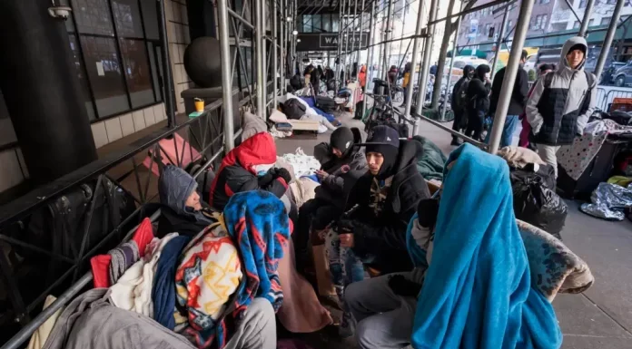 El alcalde Nueva York señala que 65 % de nuevos migrantes ya han dejado la ciudad
