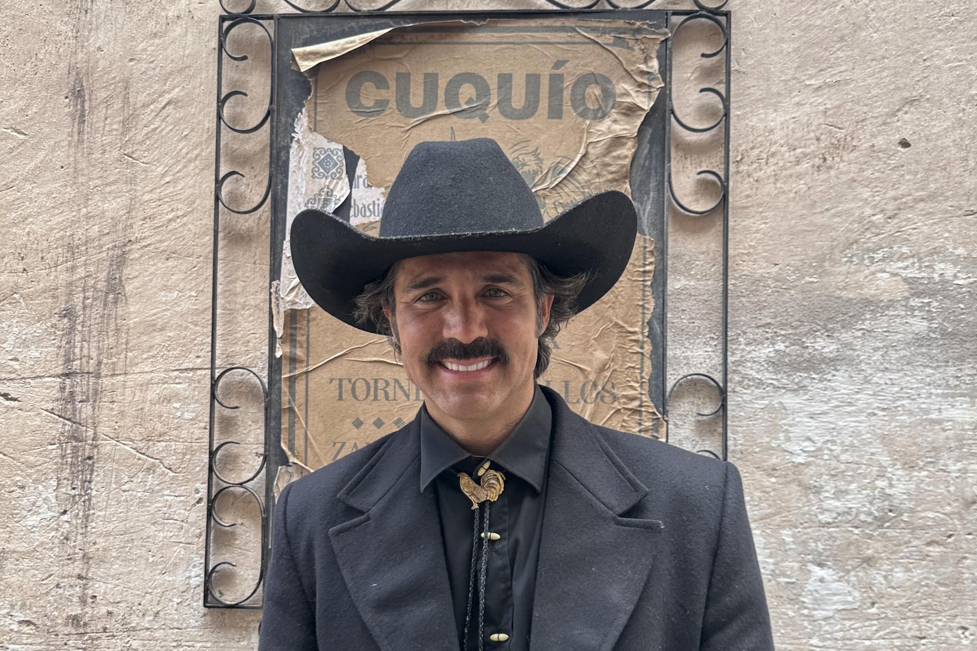 El actor José Ron posa durante las grabaciones de “El Gallo de Oro”, en San Luis Potosí (México). EFE/ Alicia Civita
