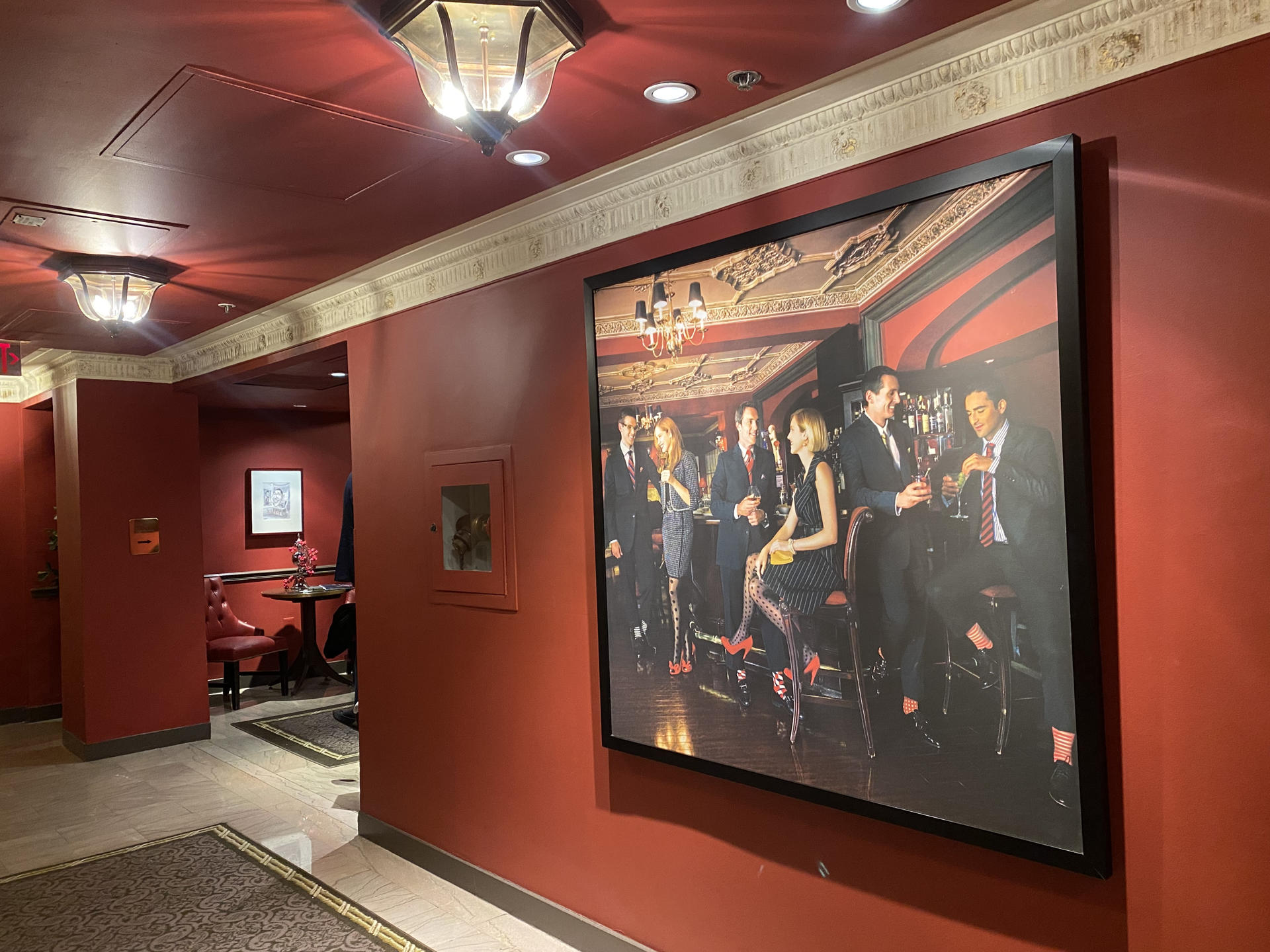 Vista del interior de Off The Record, un bar 'speak-easy' inspirado en los existentes durante la era de la prohibición, el 30 de noviembre de 2023 en el sótano del hotel The Hay-Adams en Washington, D.C. (EE.UU.). EFE/Eulália Galante
