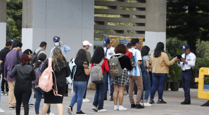 Con gran afluencia de estudiantes inician clases en la UNAH