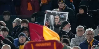 El Olímpico de Roma se inunda de mensajes de despedida para Mourinho