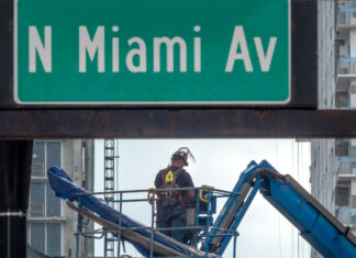 Baja a 201 mil la cifra semanal de solicitudes de subsidio por desempleo en EEUU