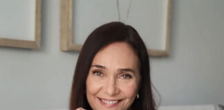 Lana Montalban abraza a los niños ucranianos golpeados por la guerra en un cuento infantil