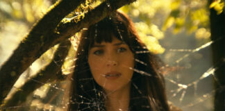 Dakota Johnson refresca el universo de Marvel con una heroína clarividente en ‘Madame Web”