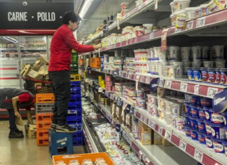 El salario mínimo en Argentina sube por decreto un 30 % por falta de acuerdo entre partes