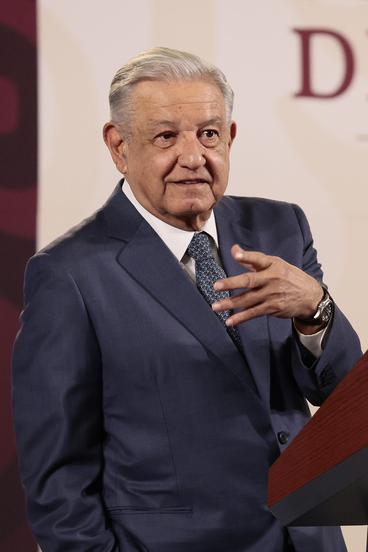 El presidente de México, Andrés Manuel López Obrador, habla durante su conferencia de prensa matutina hoy, en el Palacio Nacional en la Ciudad de México (México). EFE/José Méndez
