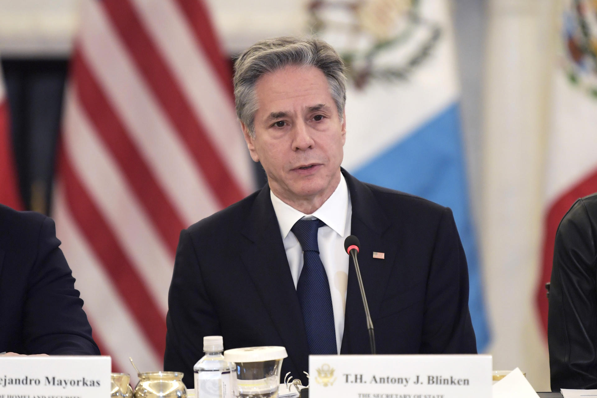 El secretario de Estado de EE.UU., Antony Blinken, habla durante una reunión trilateral entre Estados Unidos, México y Guatemala, este miércoles en la sede del Departamento de Estado, en Washington (EE.UU.). EFE/ Lenin Nolly
