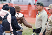 Detienen a 78 inmigrantes sospechosos de delitos en un operativo de tres días en Texas