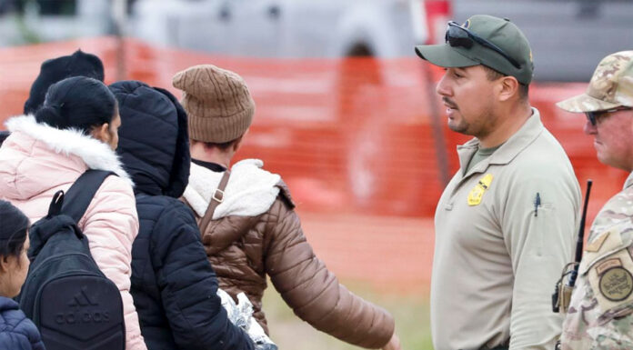 Detienen a 78 inmigrantes sospechosos de delitos en un operativo de tres días en Texas