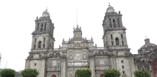 Instalan foto de hondureño en el Zócalo de México para «sembrar la memoria» de migrantes desaparecidos