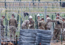 Abre en base militar en Texas el que se espera sea el centro migratorio más grande de EEUU