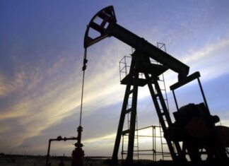 El petróleo de Texas baja un 0.47 %, a 77.56 dólares el barril