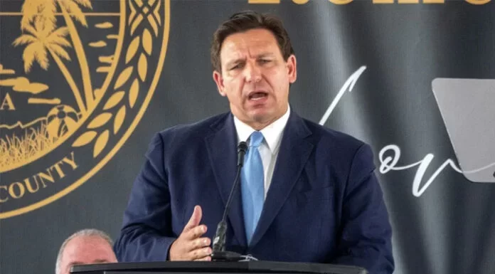 Gobernador de Florida firma leyes migratorias al gusto de Trump