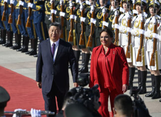 Xi y Castro se felicitan por el primer aniversario de relaciones entre China y Honduras