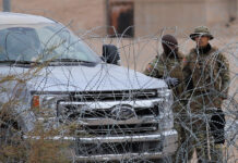 Migrantes acusan a la Guardia de Texas de dispararles mientras duermen en México